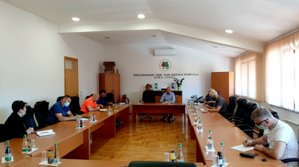 Sastanak uprave ŠPD “Šumarstvo Srednjo-bosanskog kantona”/ŠGD “Šumarstvo središnje Bosne” d.o.o. Donji Vakuf i sindikata o aktivnostima u kriznoj situaciji izazvanoj pandemijom koronavirusa